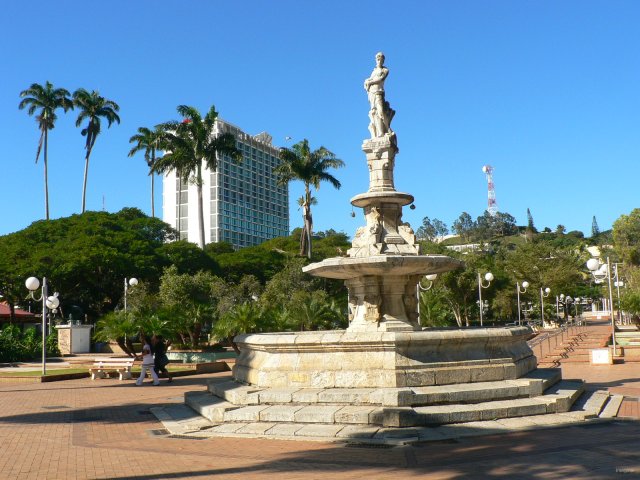 18- La fontaine de la place des cocotiers 